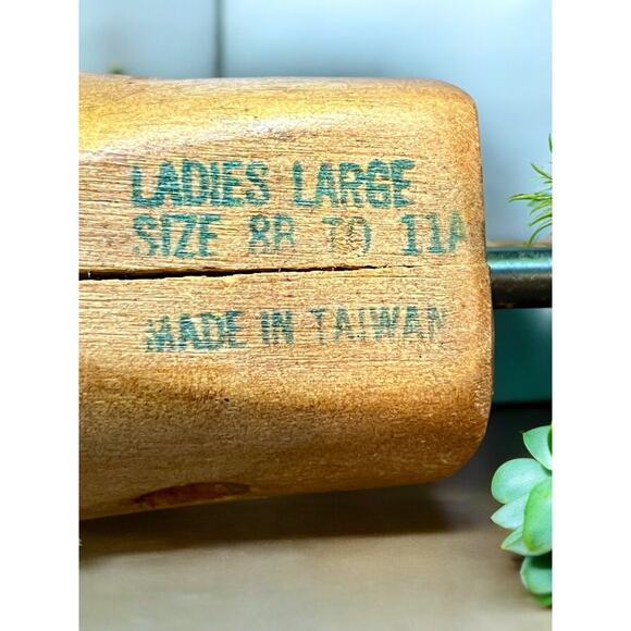 Vintage Wooden Shoe Stretcher-Mold-Ladies Large Size 8-11-Iron Handle-Rustic - Picture 2 of 5
